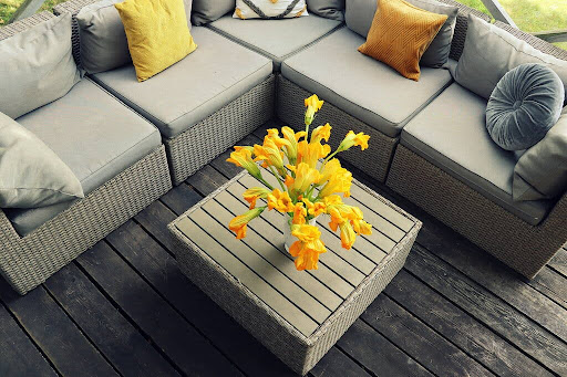 Exploring the Outdoor Lounge Trend for an Enriched Outdoor Living Experience